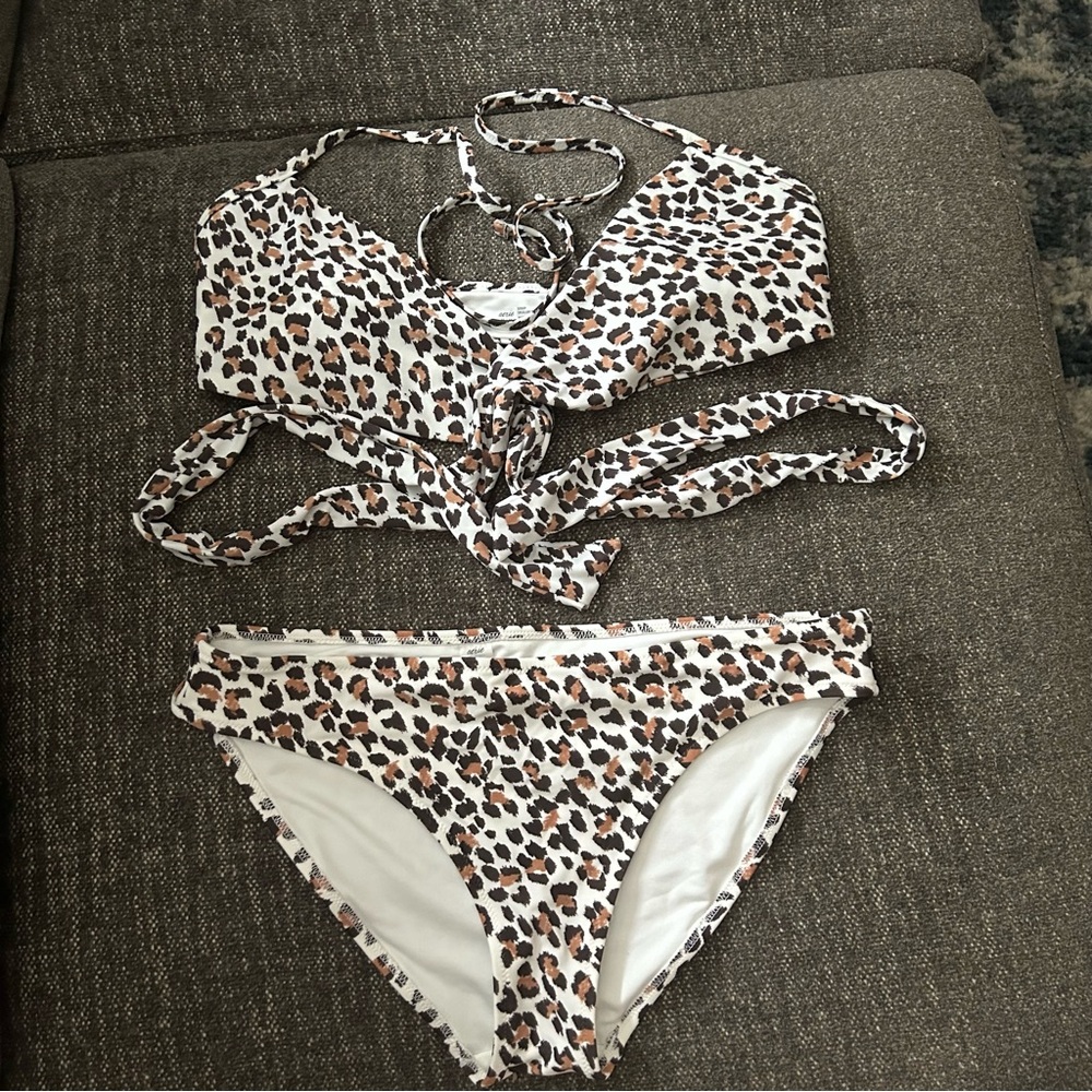 Aerie Scoop Cheeta Wrap Around Top and Bottom Set Size Medium